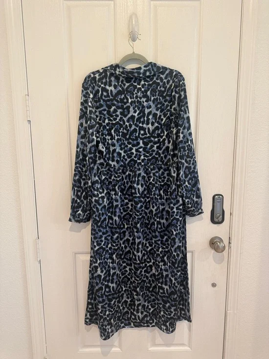 Palm Theory With Animal Print Maxi Dress in Twilight Navy - Picture 7 of 8